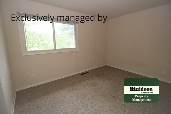 Building Photo - 3026 Drakestone Dr