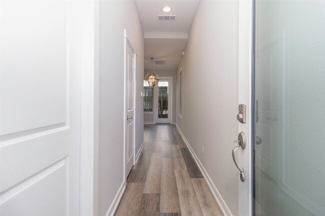 Foto del edificio - 6708 Parker Oaks Ln