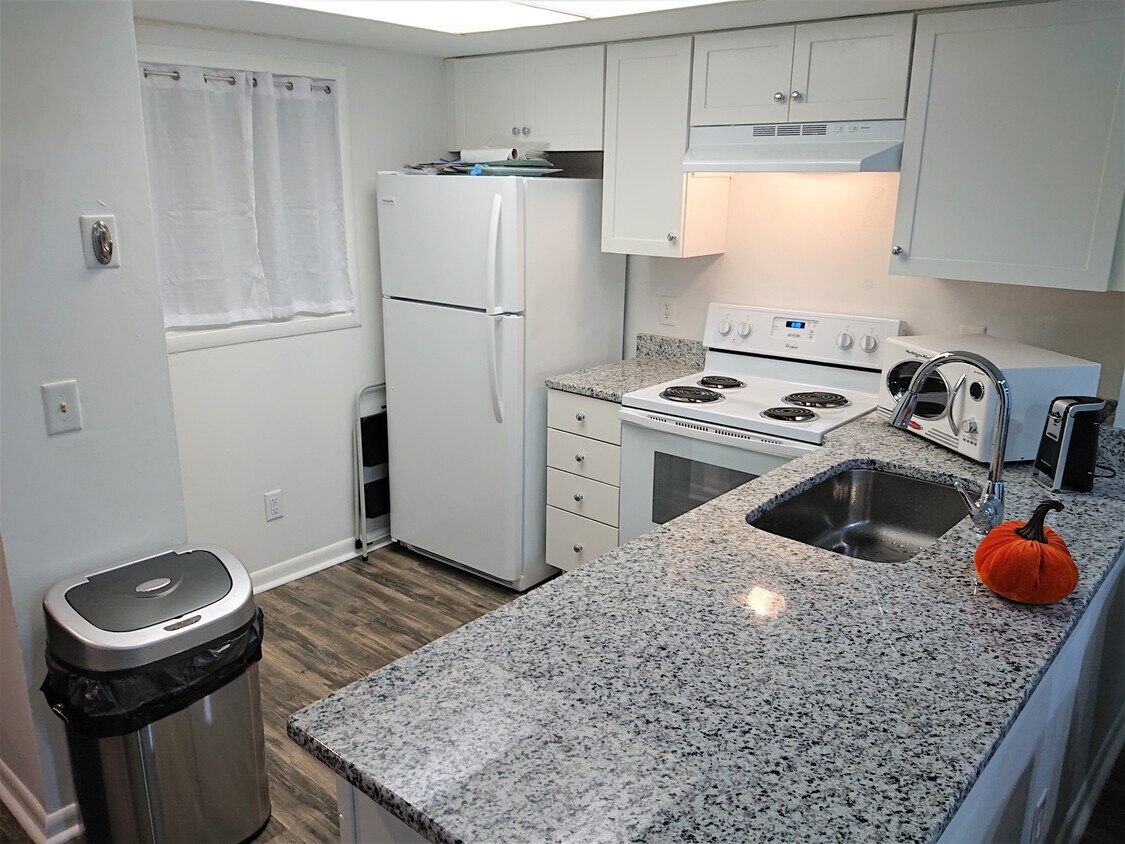 Foto principal - 4507 Holly Tree Rd