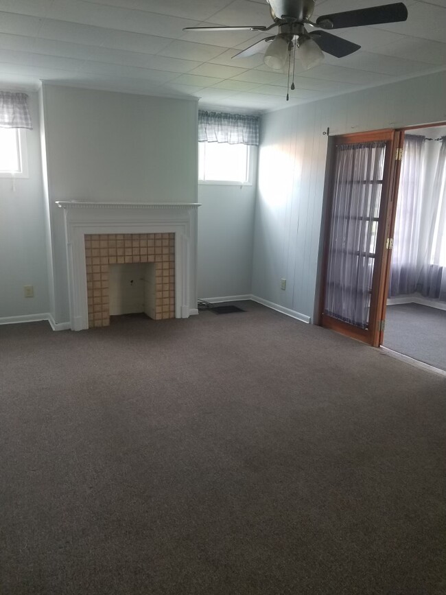 Large Living Room - 361 E 20th Ave