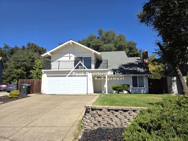 Building Photo - Wonderful 4 bedroom 2.5 bathroom home is l...