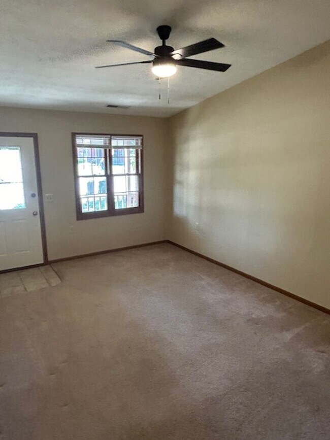 Foto del edificio - Ranch Condo with 2 Bedrooms, 1 Bath, and 1-Car Attached Garage in Troy, Ohio - Coming in June!
