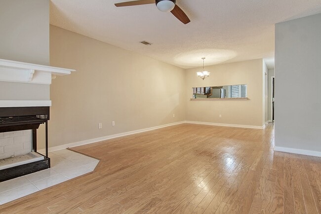 Building Photo - 856 Liriope Ln