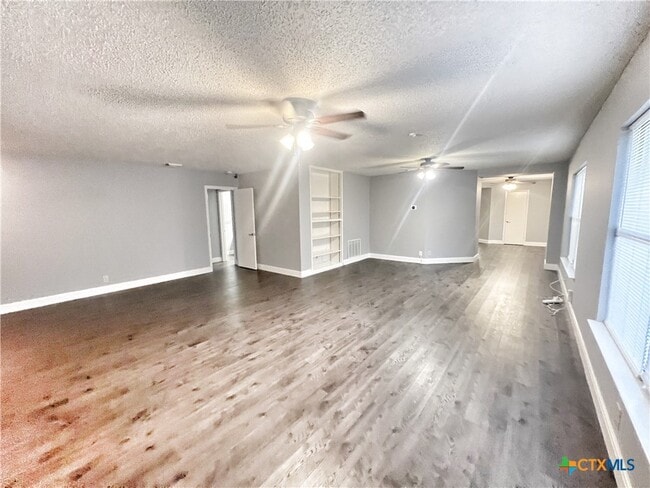 Foto del edificio - 13907 Quarles St
