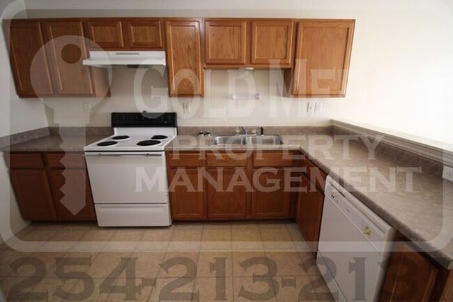 Building Photo - 3304 Hereford Ln