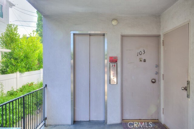 Building Photo - 695 S Norton Ave