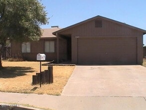 Building Photo - 3329 E Gelding Dr