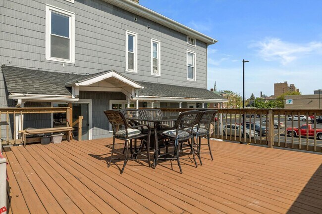 Building Photo - Charming Victorian 3 Bedroom, 1.5 Bath, 2-...
