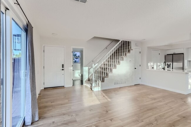 Building Photo - Modern 3-Bed 3-Bath Home Located in GreenV...