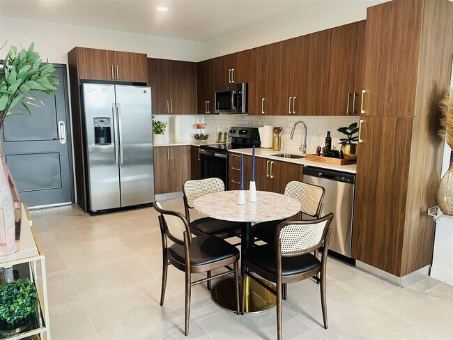 Building Photo - 1 br, 1 bath Condo - 1320 NW 7th St BRAND ...