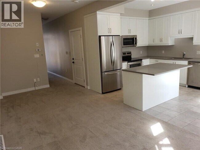 Building Photo - 6 Lindsay Wy