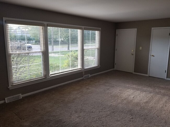 Living Room - 2945 Warrensville Center Rd
