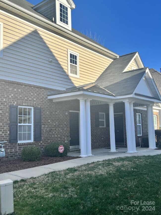 Building Photo - 11209 Lazio Ln