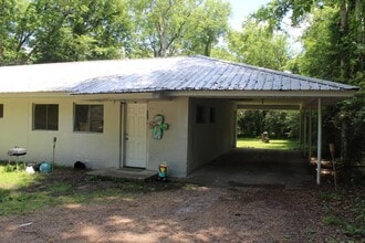 Building Photo - 102 Pecan Ln