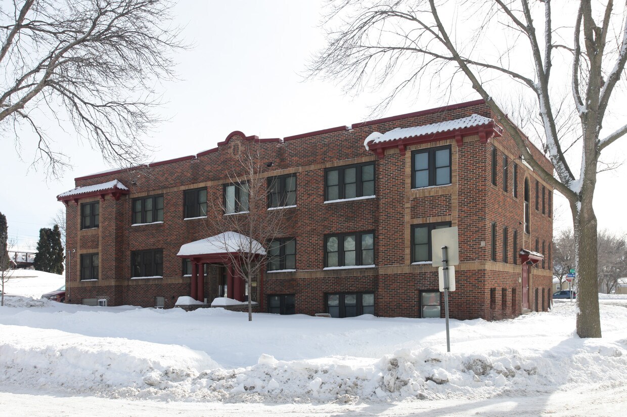 Building Photo - 610 Logan Ave N