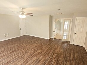 Building Photo - 9526 Golden Wood Ln