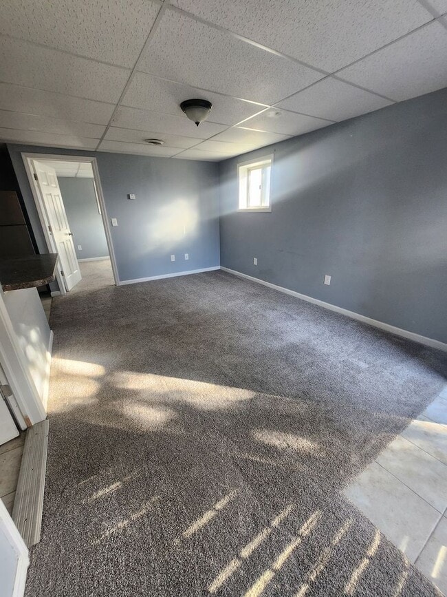Building Photo - Lower one bedroom unit everything included.