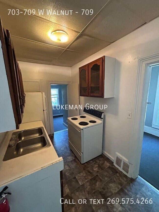 Foto del edificio - 703-709 W Walnut-709