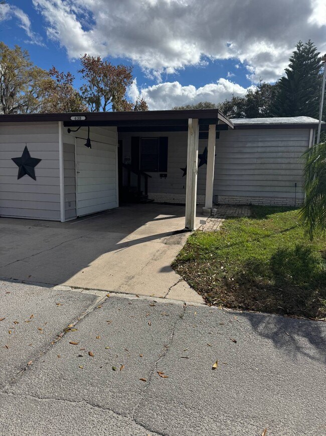 Building Photo - 638 N Edgewater Dr