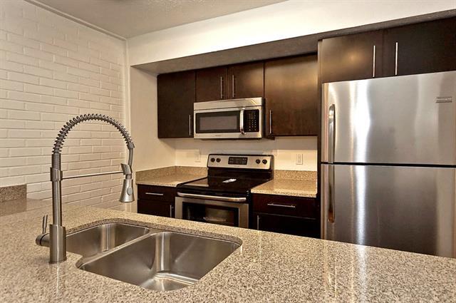 Foto del edificio - 5909 Birchbrook Dr