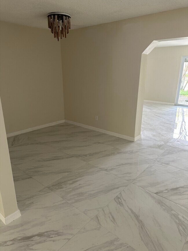 Foto del edificio - 4909 N Darby Ave