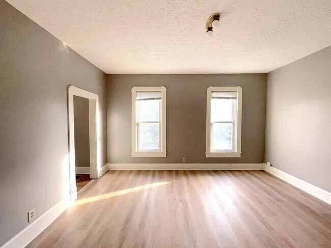 Foto del edificio - 1214 Pleasant St
