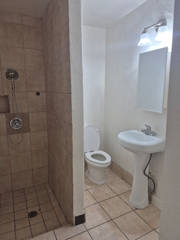Foto del edificio - 613 W 41st St