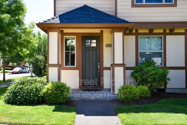 Building Photo - 3060 SE Everglade St