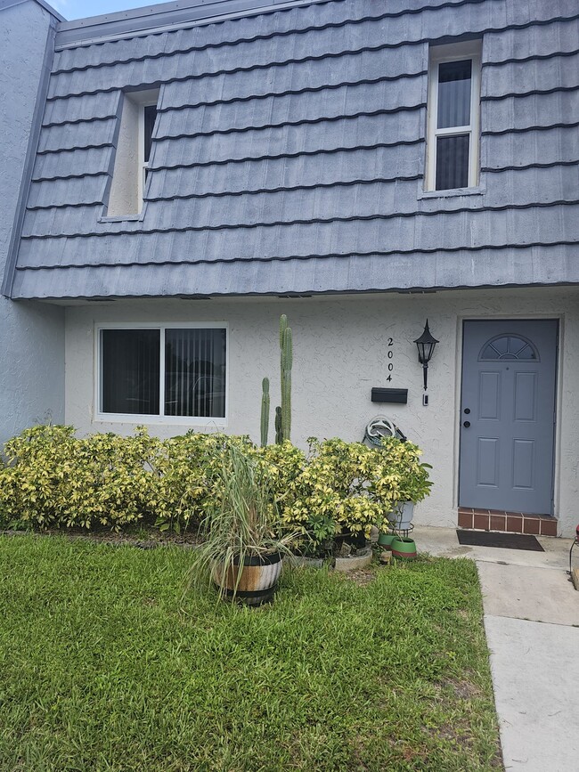 Photo - 2004 NW 38th Terrace (Lauderdale Lakes, FL) Townhome