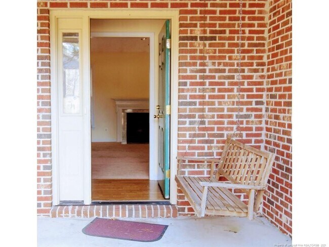 Building Photo - 5086 Summer Ridge Rd