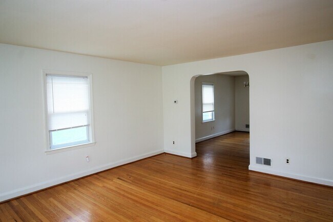 Foto del edificio - 981 Radcliffe Rd