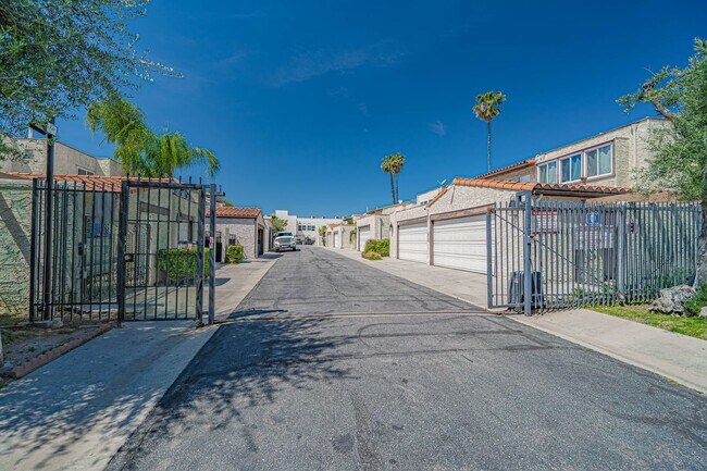 Foto del edificio - 9025 Willis Ave