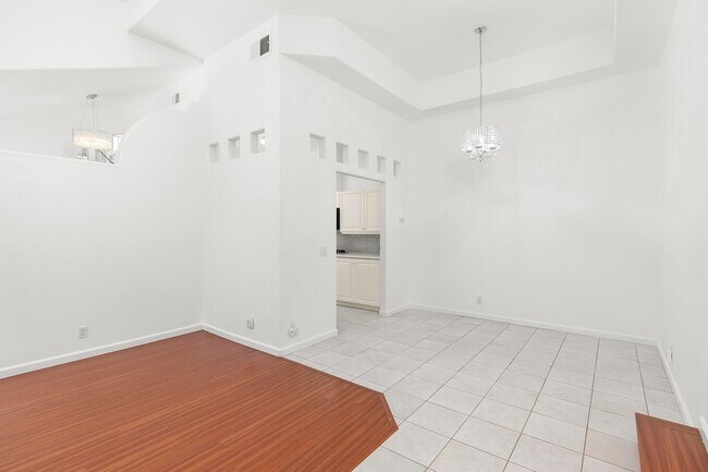 Building Photo - 12527 El Camino Real Unit A