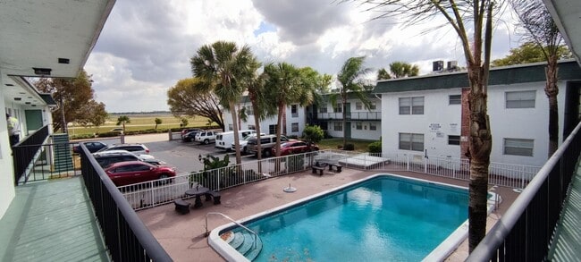 Interior Photo - Trayann Apartments - 7777 Pines Blvd