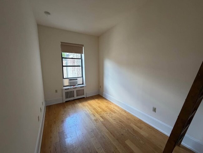 Building Photo - 39 W 68th St
