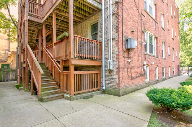 Building Photo - 911 Maple Ave