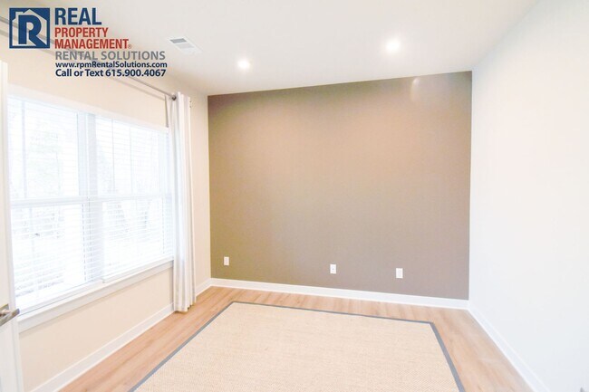 Building Photo - Gorgeous 3 bedroom home with office/den, t...