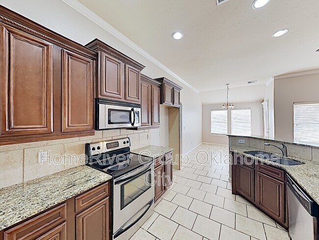 Foto del edificio - 2708 Busheywood Dr