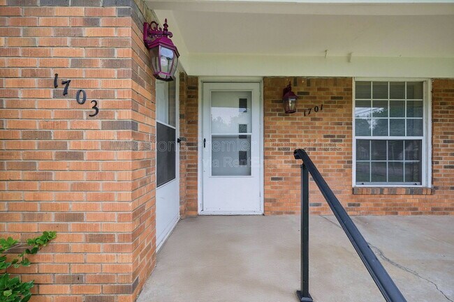 Foto del edificio - 1703 W Elm St
