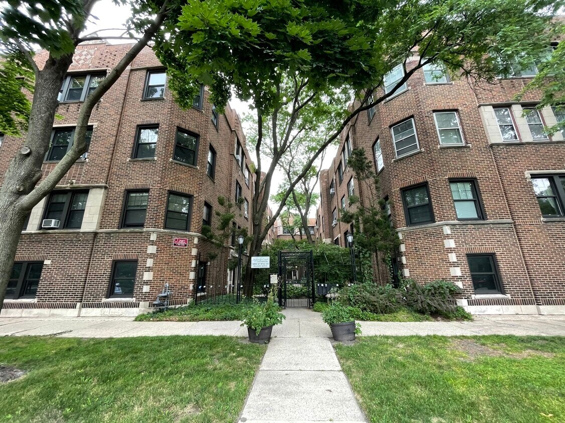 5463 S Ingleside Ave Unit 3W, Chicago, IL 60615 Condo for Rent in