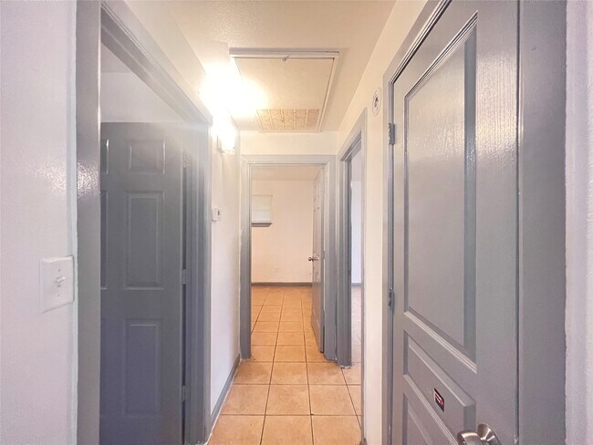 Foto del edificio - 5602 Hirsch Rd