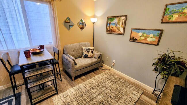 Building Photo - 371 Cardinal Ave