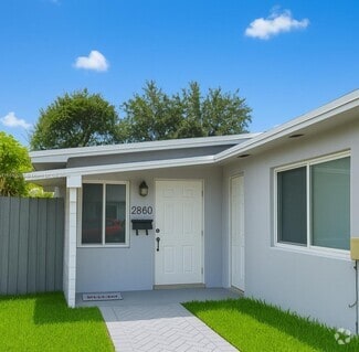 Building Photo - 2860 SW 32nd Ave