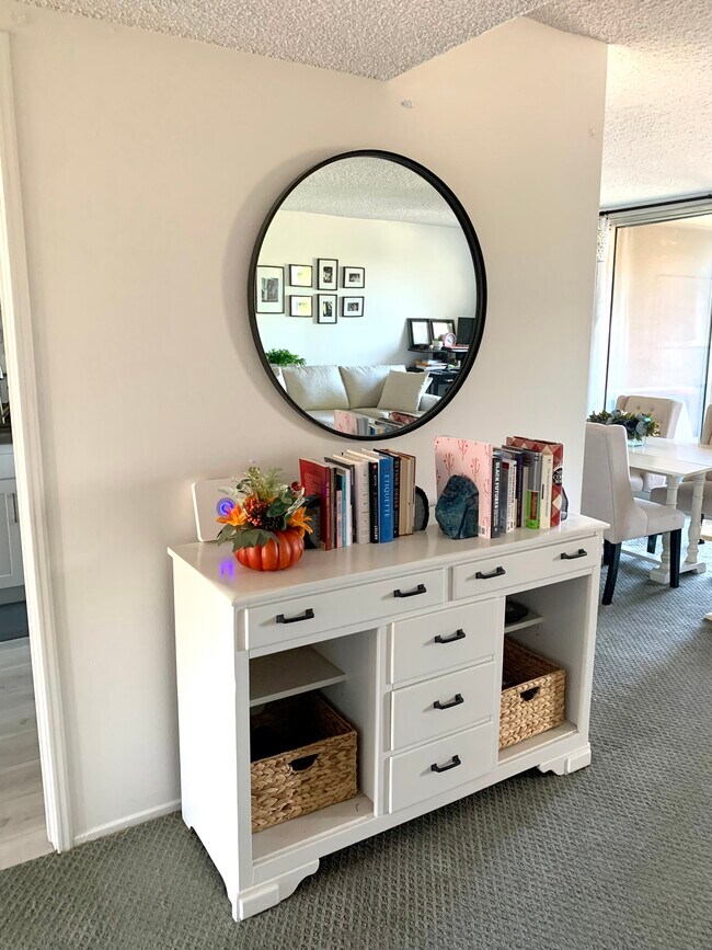 Building Photo - 5301 Balboa Blvd