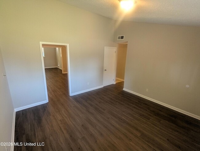 Foto del edificio - 1915 Southaven Cir N