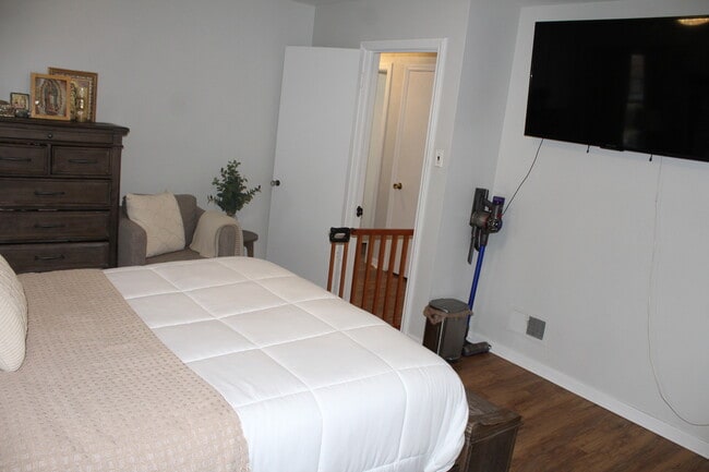 Building Photo - 6034 S Komensky Ave