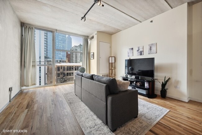 Foto del edificio - 630 N Franklin St