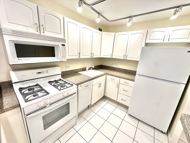 Foto del edificio - 1960 N Lincoln Park W