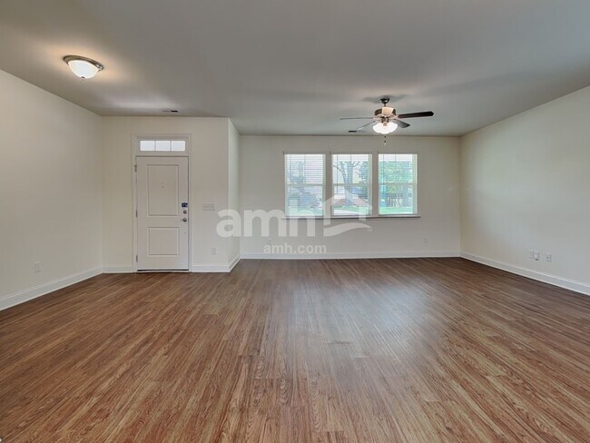 Foto del edificio - 201 Stowe Rd