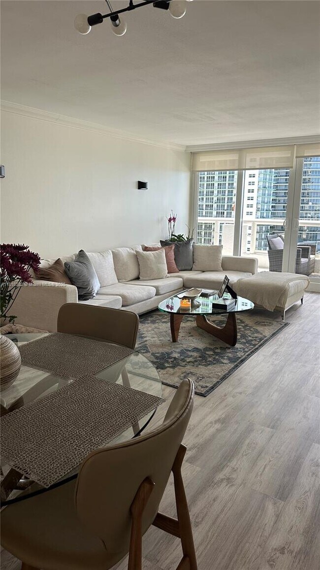 Foto del edificio - 1717 N Bayshore Dr